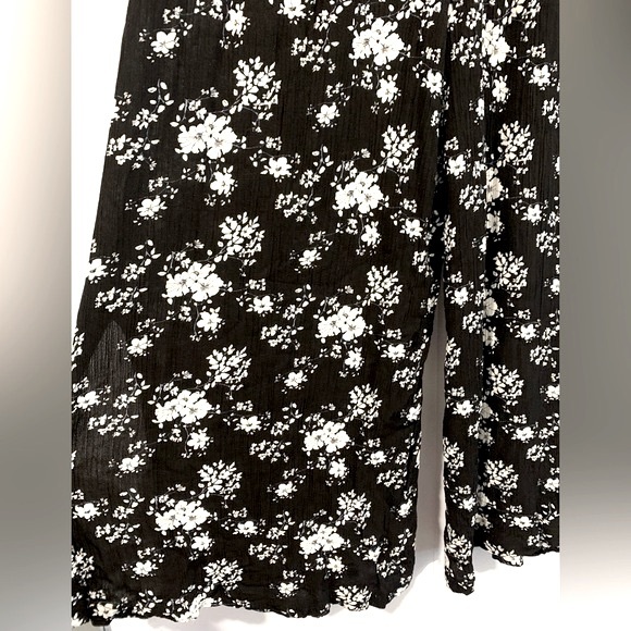 Excellent Condition, Lulus "Loves the Sun Black Floral Print Wide Leg Pant, Sz S - Picture 5 of 13